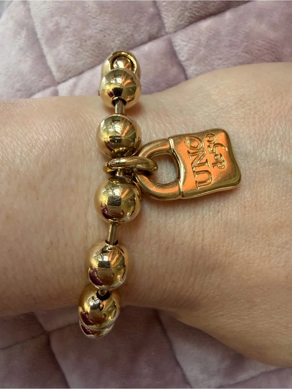 UNO de 50 Gold-Tone Beaded Bracelet with Padlock Charm
